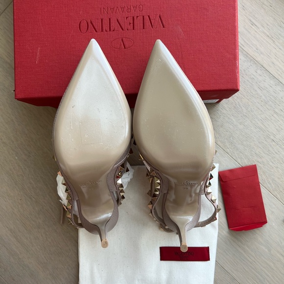 Authentic Valentino rockstud heels with original package included - Picture 5 of 12